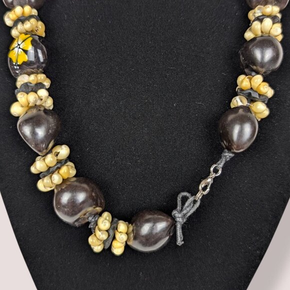 Vintage Kukui Nut & Yellow Shell Necklace - Picture 4 of 5